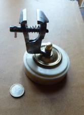 ETAU  BIJOUTIER HORLOGER ORFEVRE étau de table avec pied marbre