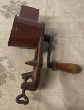 Ancienne râpe à fromage