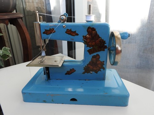 Machine coudre ancienne - a,
