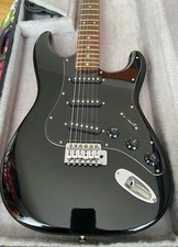 HARLEY Guitare Électrique Noire avec sa valise de transport