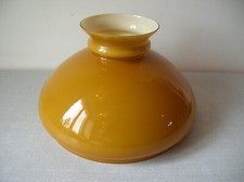 Ancien abat-jour de lampe luminaire en verre blanc et caramel bistre de 24,3 cm