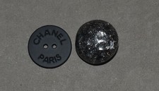 2 boutons Chanel métal