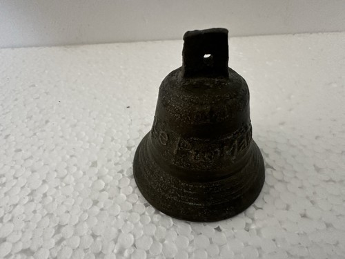 Cloche ancienne bronze puy - ancienne, le