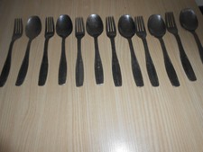 Couverts anciens : 6 fourchettes et 6 cuillères à soupe en inox