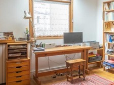 Bureau table de travail  en pin massif 140 X 80. Hauteur 77 Couleur bois naturel