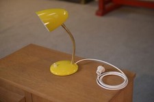 Lampe de bureau laquée jaune design 1960's