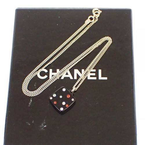 Collier pendentif plaque