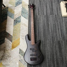 Guitare basse électrique