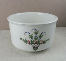 Ancien cache pot en céramique, décor panier de fleurs, St Clément