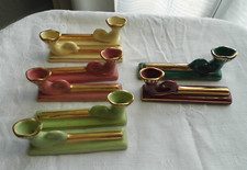 8 anciens porte couteaux en céramique