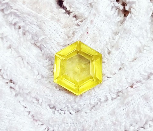 Saphir jaune taille haxagone - saphir,