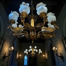 imposant lustre gothique