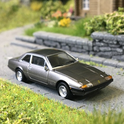 Ferrari 365 gt4 - ferrari, gris