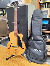 Mini guitare à corps creux