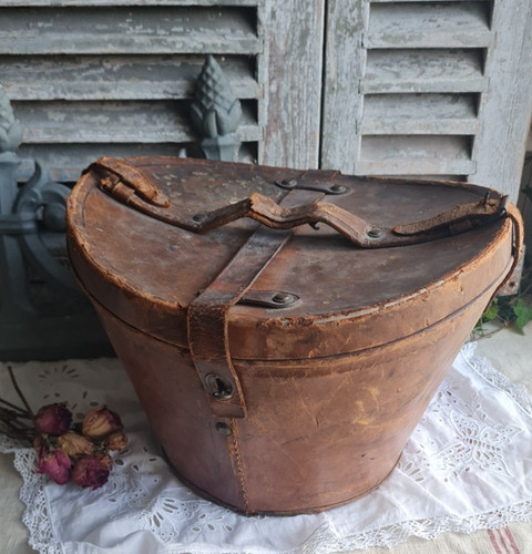 Ancienne boite chapeau - boite,