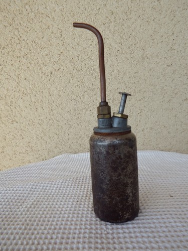 Ancienne petite burette - burette, a