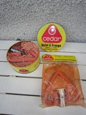 Ancienne boite en tôle  Balai