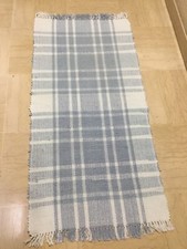 Tapis tissage coton bleu et
