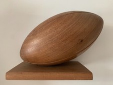 ANCIENNE SCULPTURE BALLON DE RUGBY EN BOIS MASSIF 2° MOITIE DU XX°