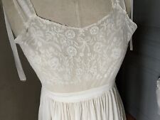 Linge Ancien robe De Mariage Crêpe De Soie Et Tulle Richement Brodé Epoque 1900