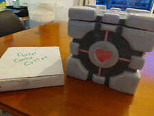 Portal 2 Cookie Jar Companion Cube + Cookie cutters *NEVER USED* / Boîte cookies