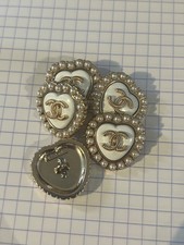 5 boutons chanel vintage