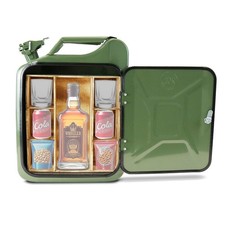 Minibar en bidon d'essence