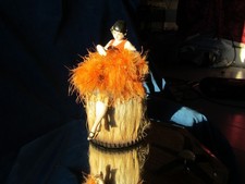 BELLE  GRANDE FIGURINE / BOITE A POUDRE ART DECO EN TISSUS