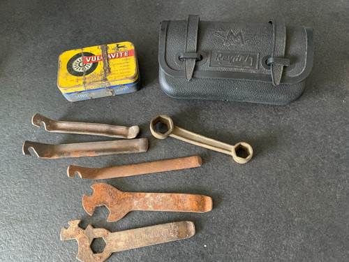 Ancienne sacoche trousse - /,