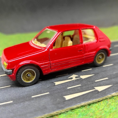 Peugeot 205 gti rouge - 205, solido