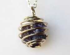 Tanzanites Brutes Violettes de Tanzanie = 8,240 ct - Pendentif Acier + Chaîne