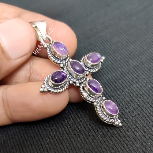 Pendentif croix pierre