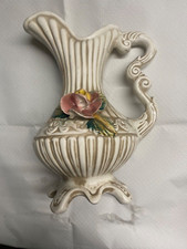 Ancien grand pichet en céramique porcelaine ? A décors de fleurs Bassano