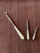 3 anciens crochets