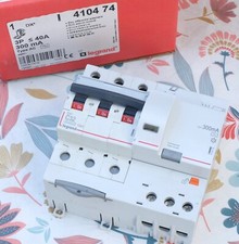Legrand 410474 Bloc différentiel 40A 300mA + 407832 Disjoncteur 10kA 32A 3P.