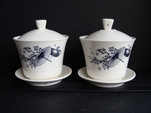 Tasses couvertes japonaises