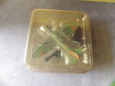 AVION EN MÉTAL 1/100e  Dans