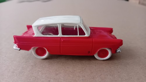 Minialuxe ford anglia rouge - ford,