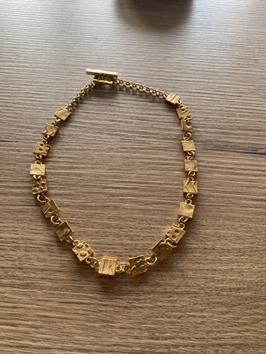 Biche bere collier - de,