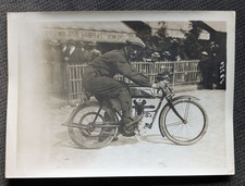 PHOTO D'AGENCE ALCYON Course non connue Nom pilote peu lisible