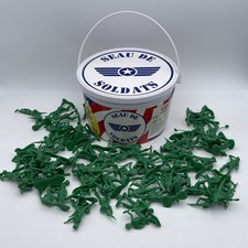 Seau de 70 Soldats Verts /