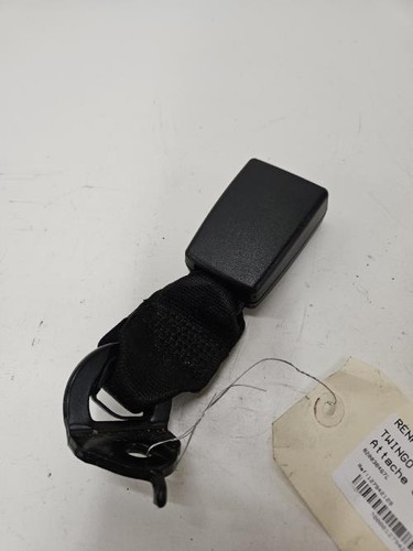 Attache ceinture arriere droit