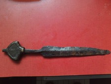 Ancien couteau en fer forgé