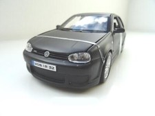 Volkswagen VW Golf 4 R32 Modèle Réduit Mat Noir En 1:24 De Maisto 31290 NEUF