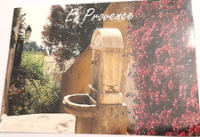 Carte postale - Fontaine typique d'un village en Provence (83) en 2000