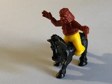 L31 -  KINDER  RP  années 80'   Indien sur cheval - lance main gauche cassée