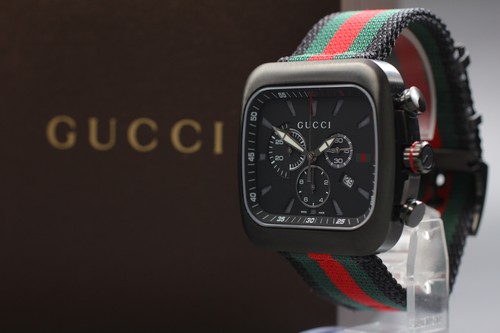 Neuf avec boîtier montre - [neuf, boîtier]