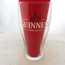 * VERRE A BIERE GUINNESS DRAUGHT 8 cm de Ø 16 cm de haut