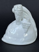 SUPERBE ancien ENCRIER PORTE PLUME CERAMIQUE BLANCHE forme de CASQUE MILITAIRE