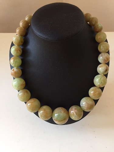 Collier perles bakélite